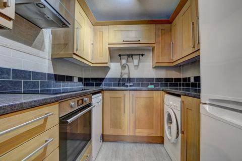 2 bedroom ground floor flat to rent, Barkus Way, Stokenchurch, Buckinghamshire
