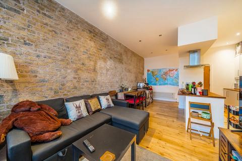 2 bedroom flat to rent, Thrawl Street, London E1