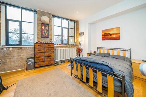 2 bedroom flat to rent, Thrawl Street, London E1
