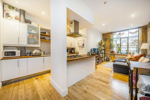 2 bedroom flat to rent, Thrawl Street, London E1