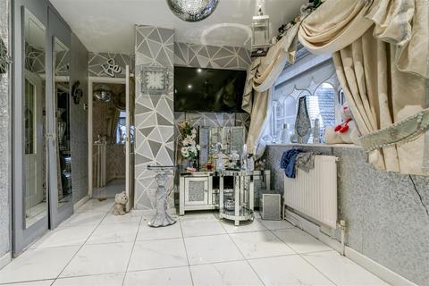 3 bedroom semi-detached house for sale, Balmoral Drive, Leigh