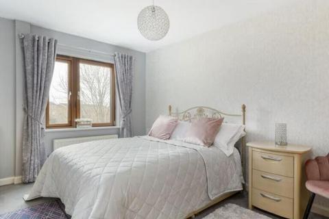 2 bedroom flat for sale, Teal Close, Enfield