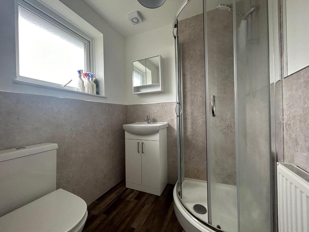 Bathroom 1.jpg