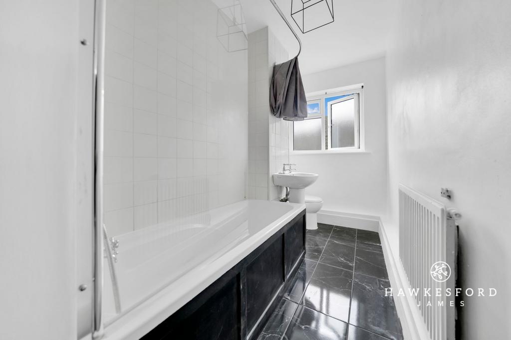 Hollybank Hill, Sittingbourne - Bathroom