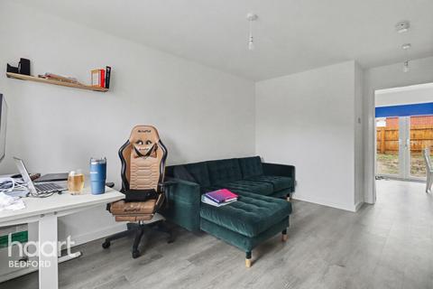 undefined, Wallis Avenue, Bedford