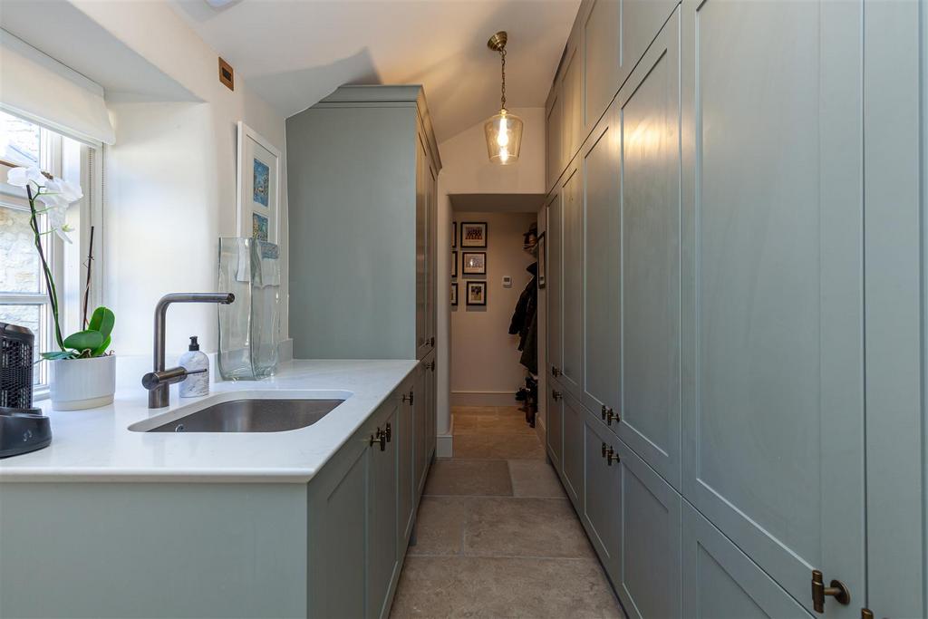 Utility Room 1.jpg