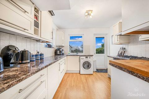 undefined, Pine Close, Leigh-on-sea, SS9 4