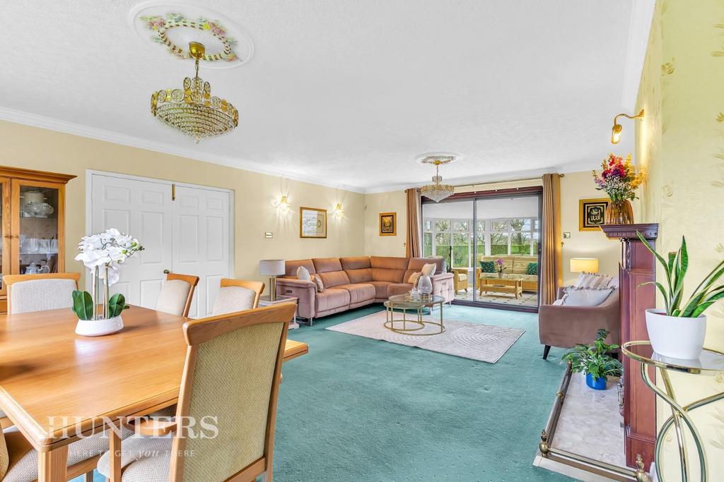 Lounge &amp; Dining Room