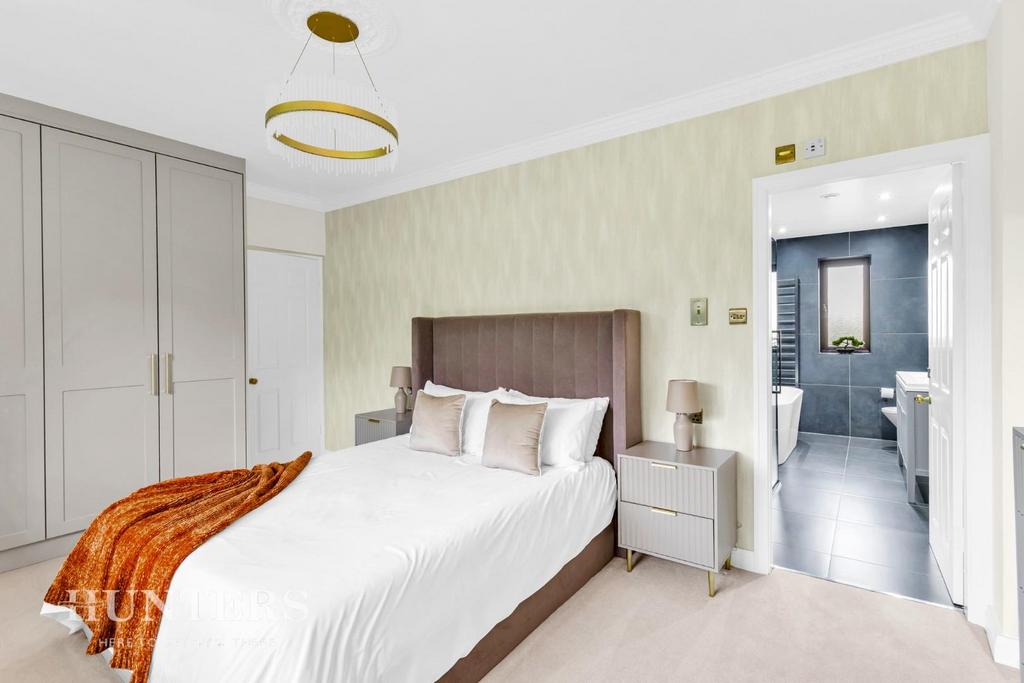 Master bedroom &amp; Ensuite