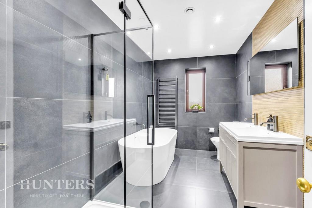 Master bedroom &amp; Ensuite
