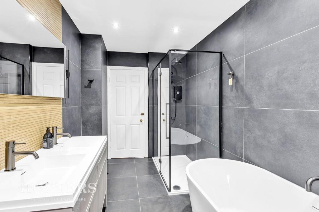 Master bedroom &amp; Ensuite