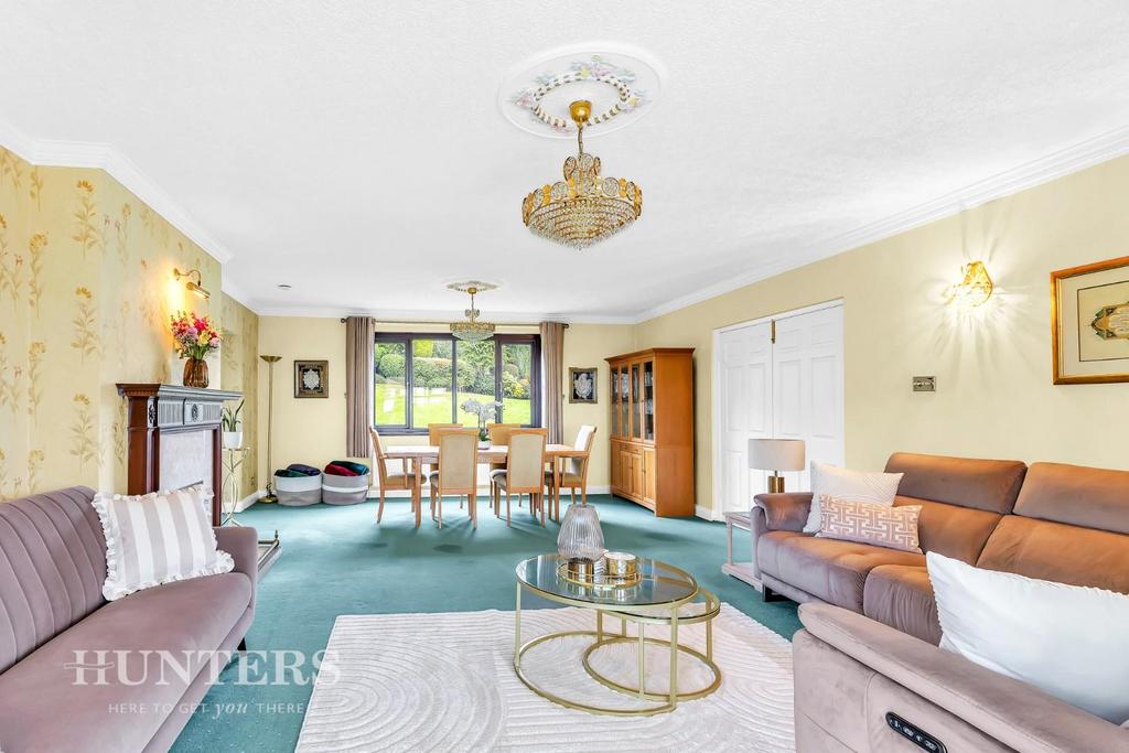 Lounge &amp; Dining Room