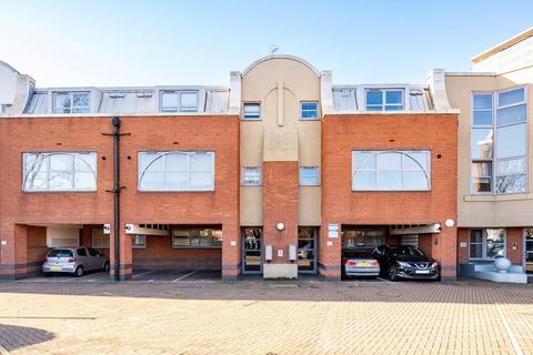 2 bedroom flat to rent, Barnsbury Lane, Surbiton, KT5