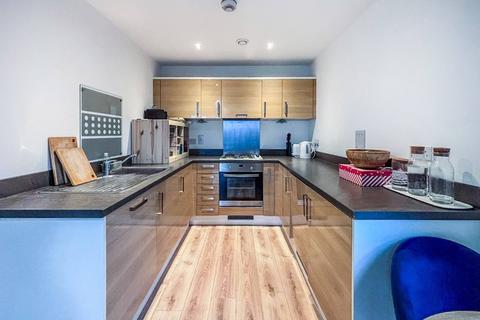 2 bedroom flat for sale, Guildford Road, Woking, GU22