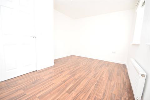 3 bedroom semi-detached house to rent, Whinmoor Way, Leeds, West Yorkshire