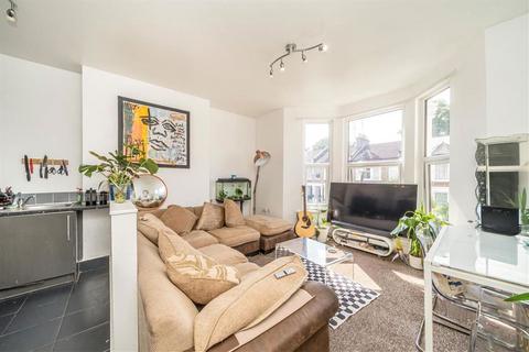 4 bedroom flat for sale, Musgrove Road, London SE14