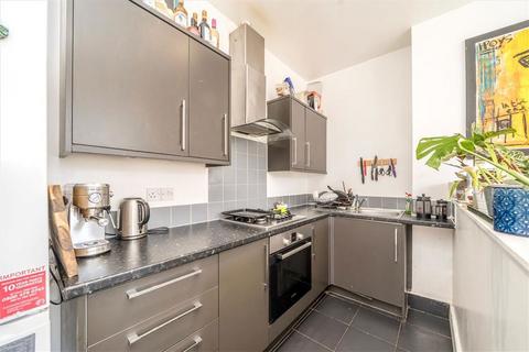 4 bedroom flat for sale, Musgrove Road, London SE14