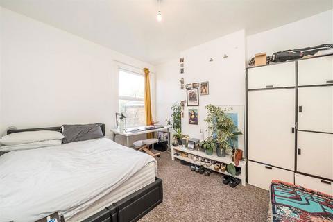4 bedroom flat for sale, Musgrove Road, London SE14