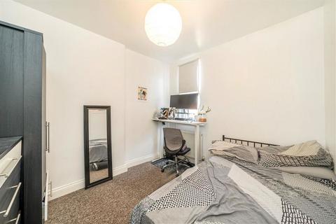 4 bedroom flat for sale, Musgrove Road, London SE14