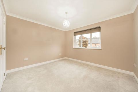 4 bedroom detached house to rent, St. Andrews Close, Thames Ditton KT7