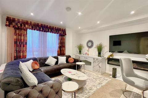 2 bedroom apartment to rent - Madison Heights, Hounslow TW3