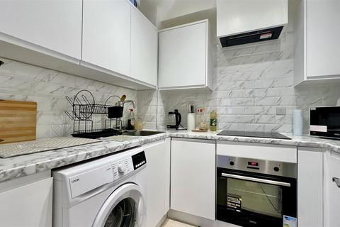 undefined, Madison Heights, Hounslow TW3