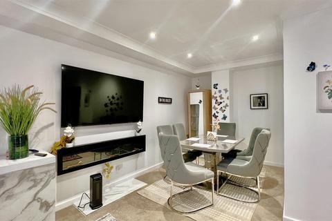 undefined, Madison Heights, Hounslow TW3