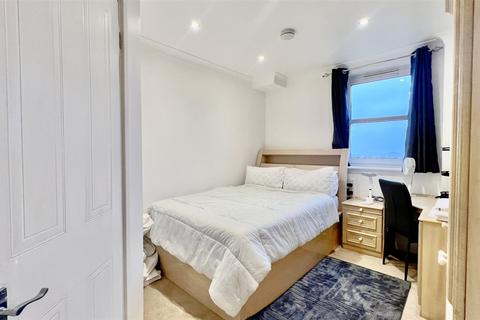 undefined, Madison Heights, Hounslow TW3