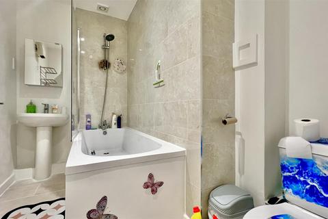 undefined, Madison Heights, Hounslow TW3
