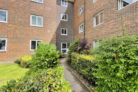 1 bedroom flat to rent, Somers Close, Reigate RH2