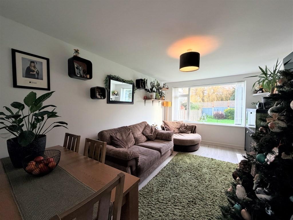 Sitting and dining room