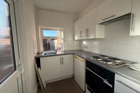 2 bedroom terraced house to rent, Spencer Street, Mansfield, Nottinghamshire