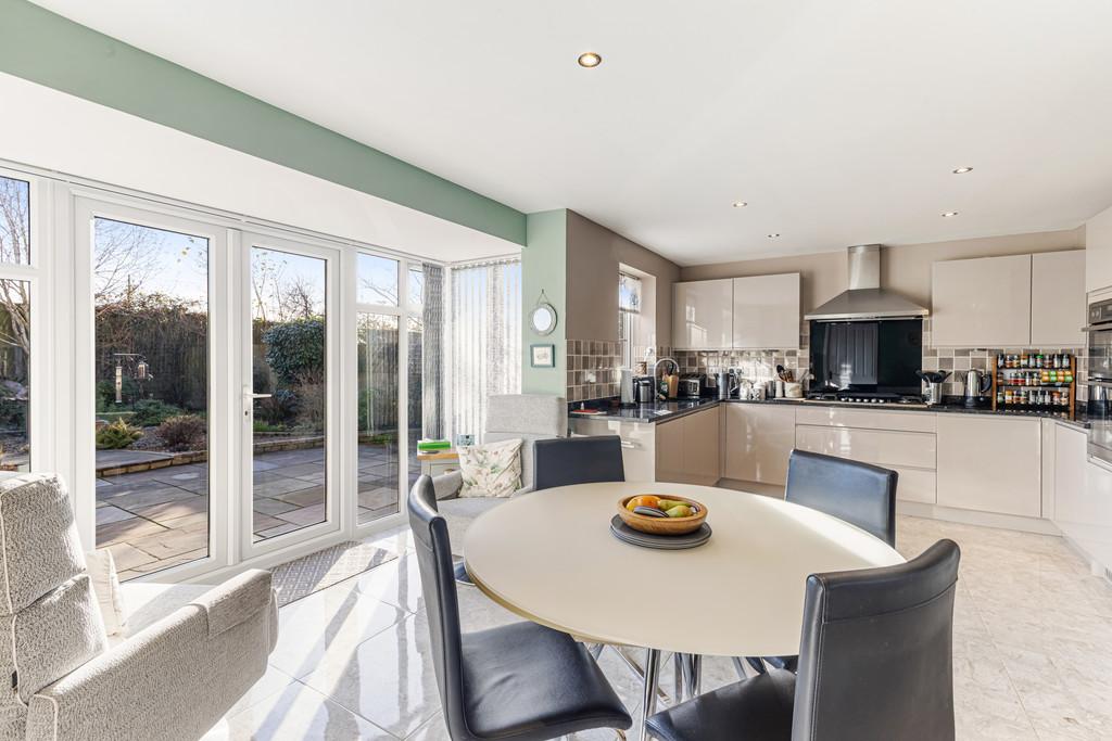 A12 - 19 Veysey Close Exeter - 251219