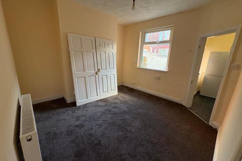 2 bedroom terraced house to rent, Broom Lane, Levenshulme