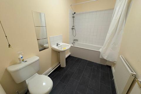 2 bedroom terraced house to rent, Broom Lane, Levenshulme