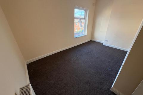 2 bedroom terraced house to rent, Broom Lane, Levenshulme