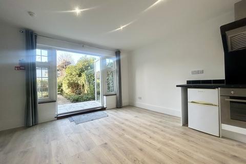 1 bedroom apartment to rent, Hamilton Road, Bournemouth
