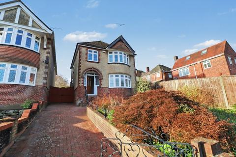 3 bedroom detached house to rent, Cobden Crescent, Hampshire SO18