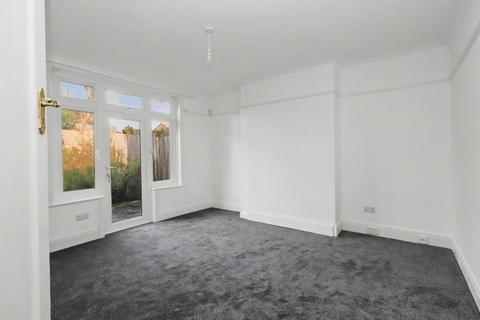 3 bedroom detached house to rent, Cobden Crescent, Hampshire SO18