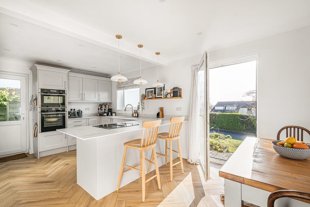 Kitchen dining (2)