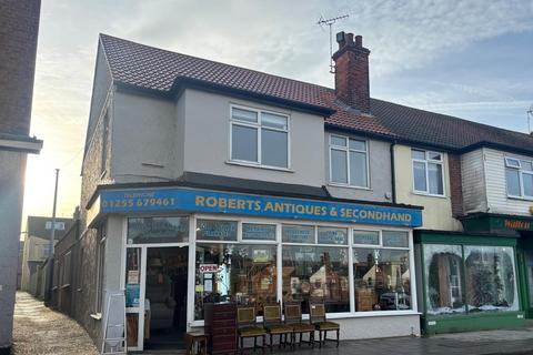 2 bedroom flat to rent, High Street, Walton On The Naze CO14