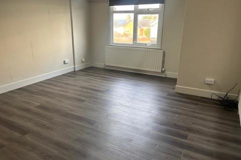 2 bedroom flat to rent, High Street, Walton On The Naze CO14