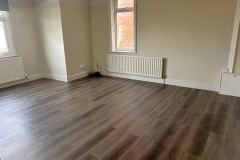2 bedroom flat to rent, High Street, Walton On The Naze CO14