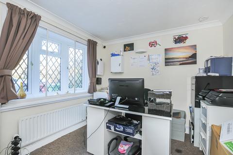 6 bedroom detached house to rent, Colnbrook