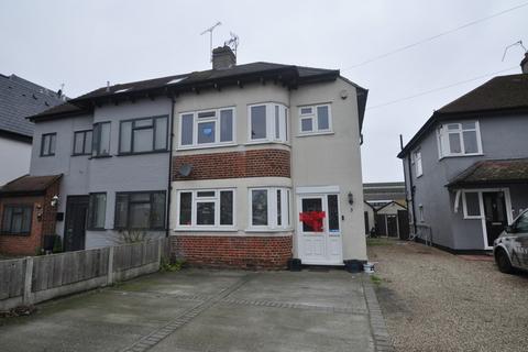 3 bedroom semi-detached house to rent, Hall Crescent, Hadleigh
