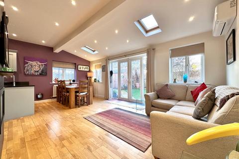 4 bedroom detached house for sale, Saucemere Drive, Newark