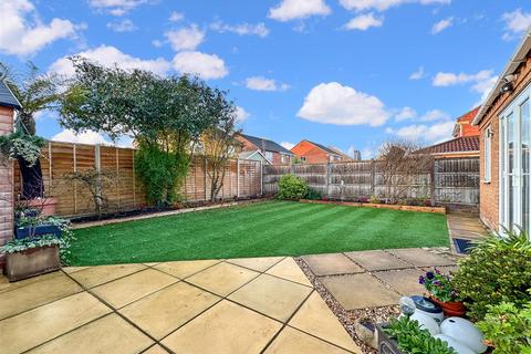 4 bedroom detached house for sale, Saucemere Drive, Newark