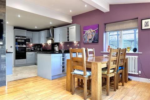 4 bedroom detached house for sale, Saucemere Drive, Newark