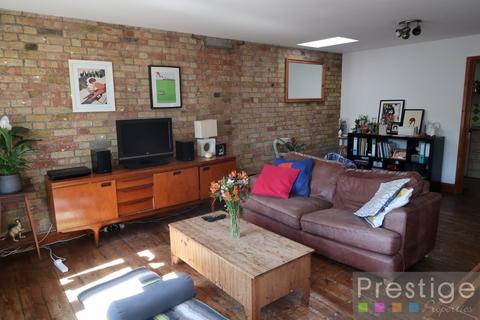 3 bedroom apartment to rent, Manor Road, London N16