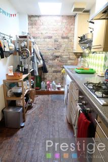 3 bedroom apartment to rent, Manor Road, London N16